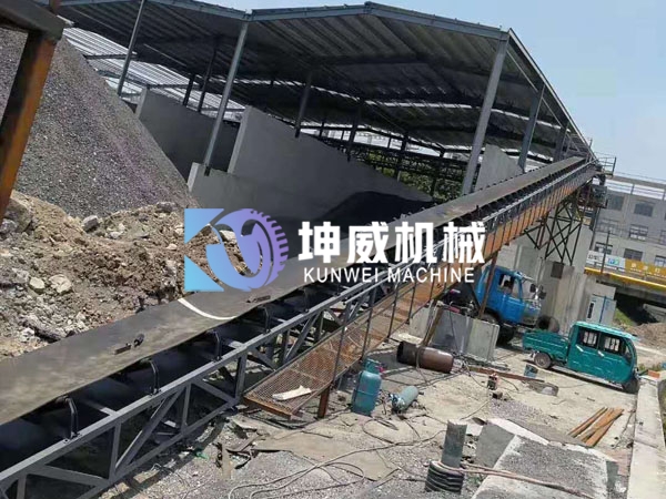  皮帶輸送機(jī)驅(qū)動(dòng)裝置類型應(yīng)用及優(yōu)缺點(diǎn)分析